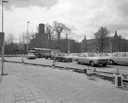 854997 Afbeelding van het autoverkeer over het nieuwe Willemsviaduct over de Catharijnebaan te Utrecht, vanaf het ...